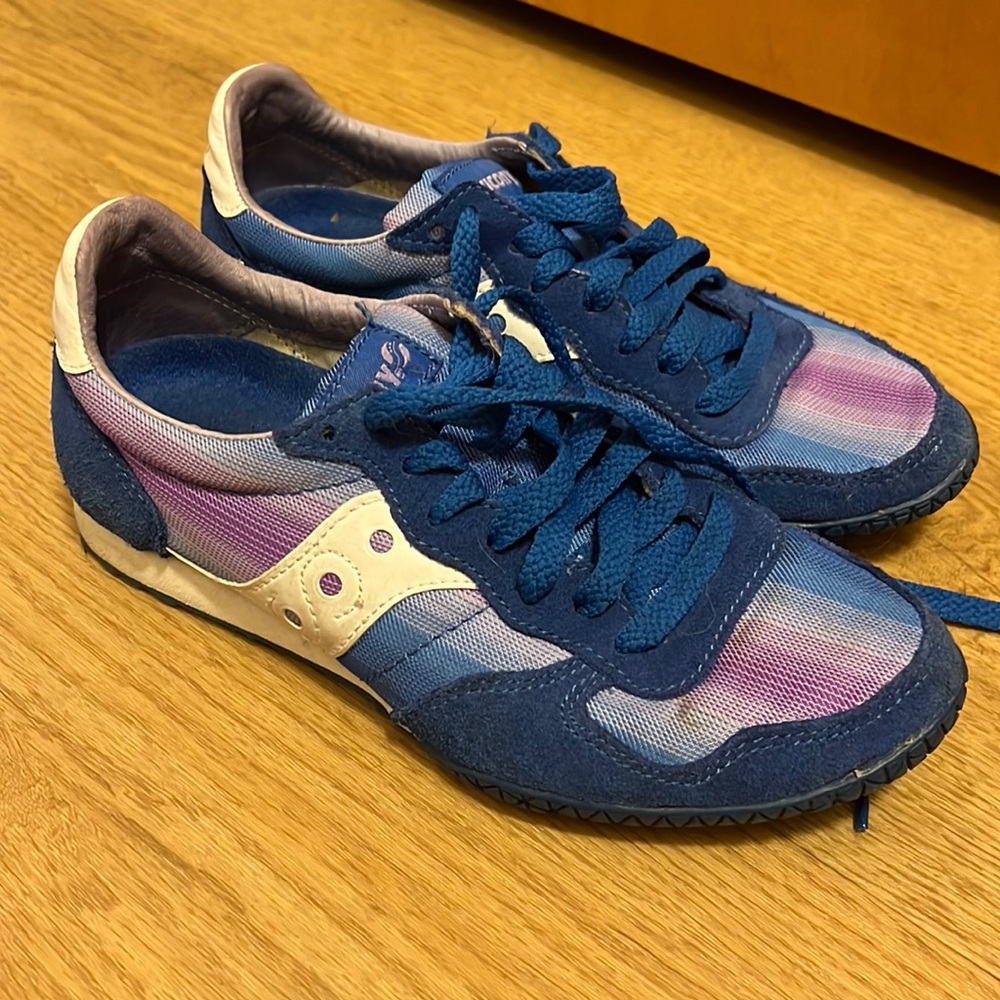 Saucony womens orignal bullet in ombré blue.